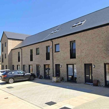 Modern 3 Bed Villa With Free Parking And Garden Close To City Center And Edinburgh Airport Exterior photo