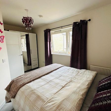 Modern 3 Bed Villa With Free Parking And Garden Close To City Center And Edinburgh Airport Exterior photo