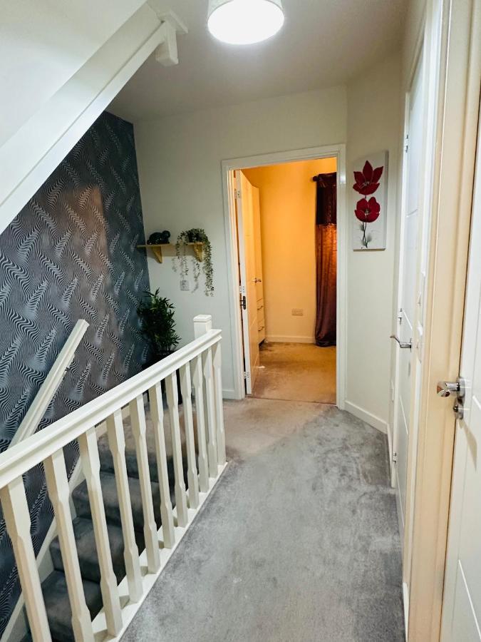 Modern 3 Bed Villa With Free Parking And Garden Close To City Center And Edinburgh Airport Exterior photo