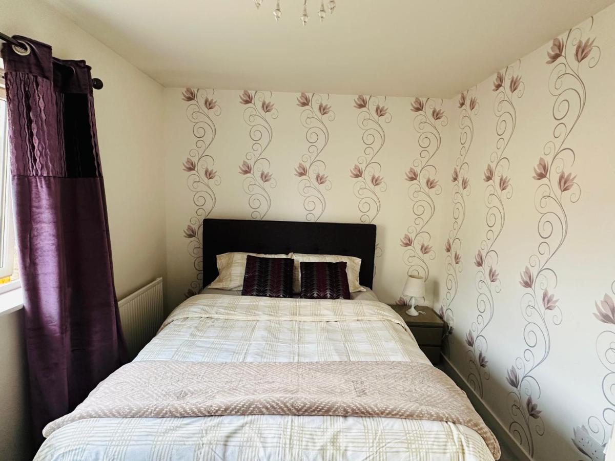 Modern 3 Bed Villa With Free Parking And Garden Close To City Center And Edinburgh Airport Exterior photo
