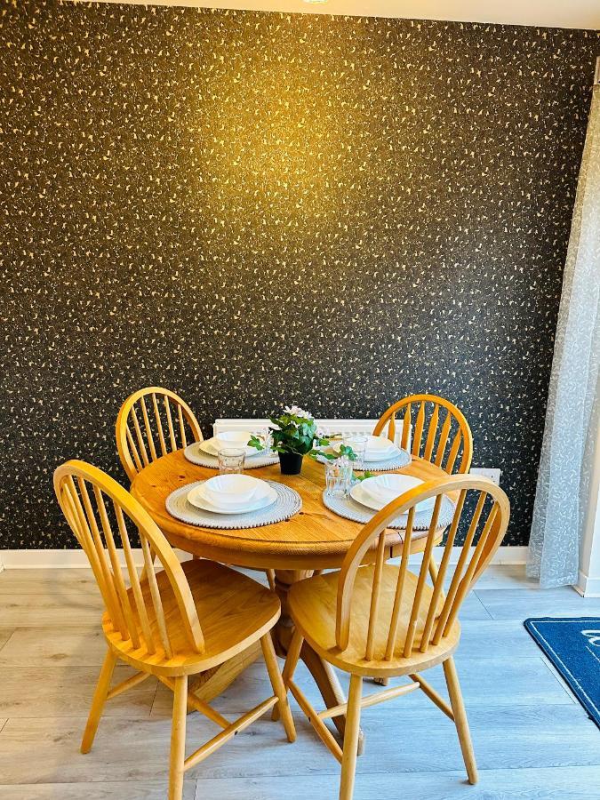 Modern 3 Bed Villa With Free Parking And Garden Close To City Center And Edinburgh Airport Exterior photo