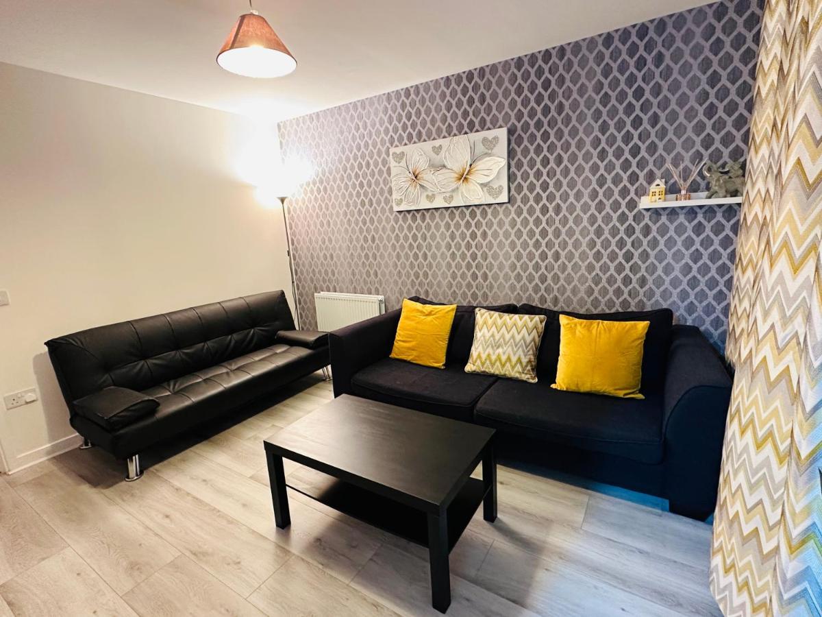 Modern 3 Bed Villa With Free Parking And Garden Close To City Center And Edinburgh Airport Exterior photo